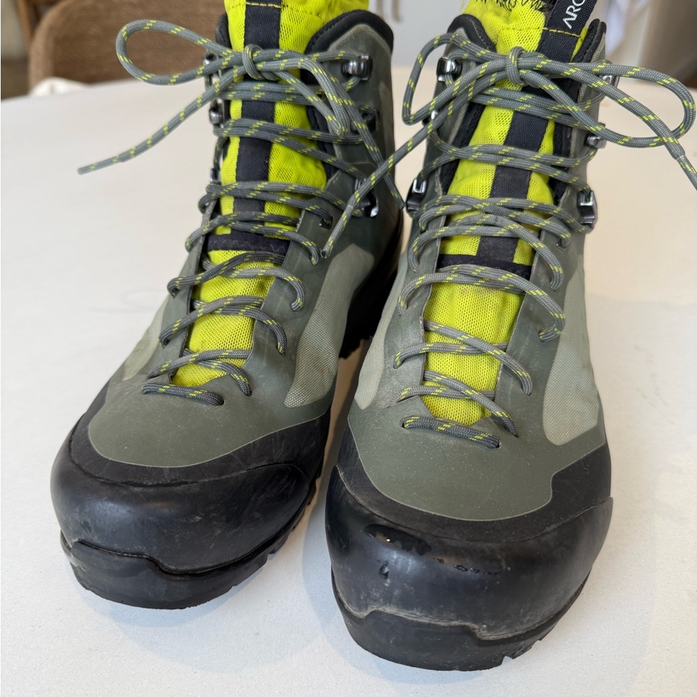 Arc'teryx Men's Boots in Green and Black